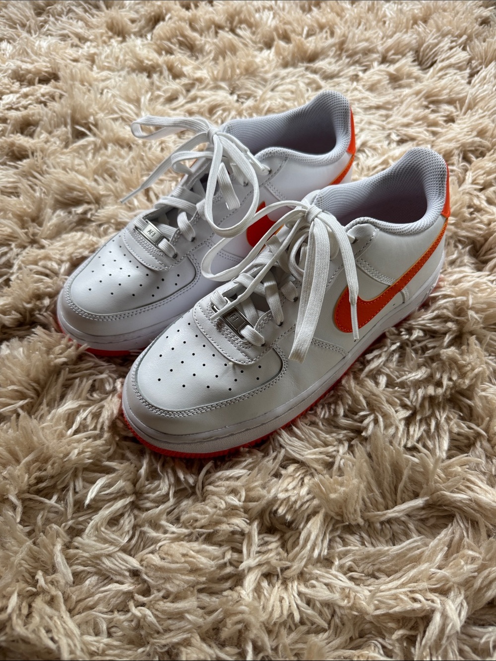 NWOT Nike Air Force 1 Men’s White Sneakers with Orange Swoosh M6.5 / W8
